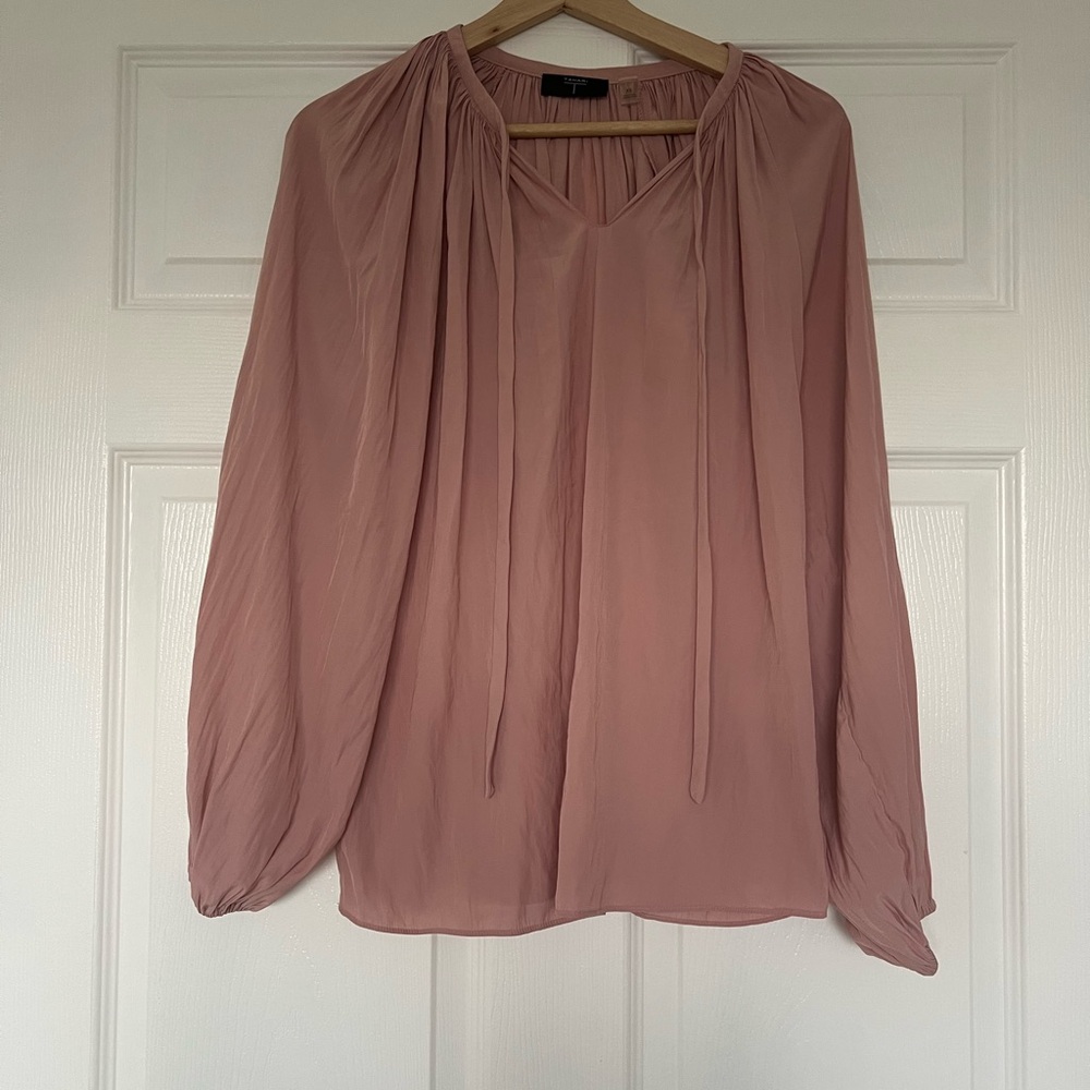Tahari women’s tie split neck pleated shoulder top blouse size XS blush pink
